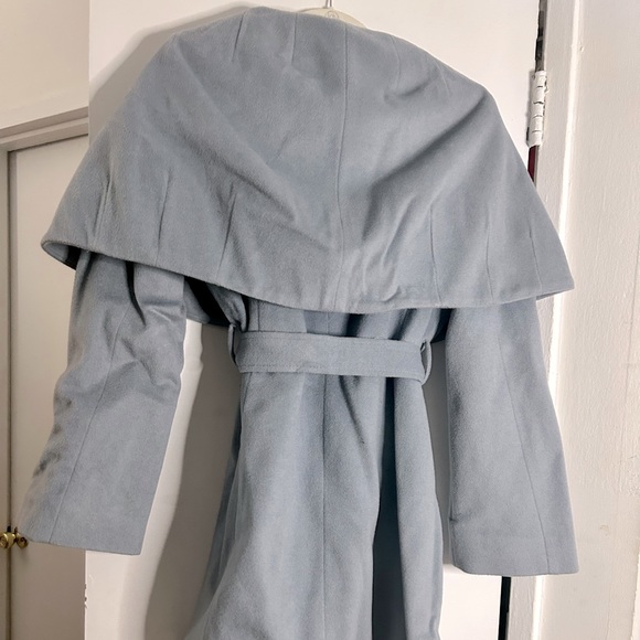 Ellie Tahari coat! Keeps you warm and so great to dress up or down. - Picture 4 of 4